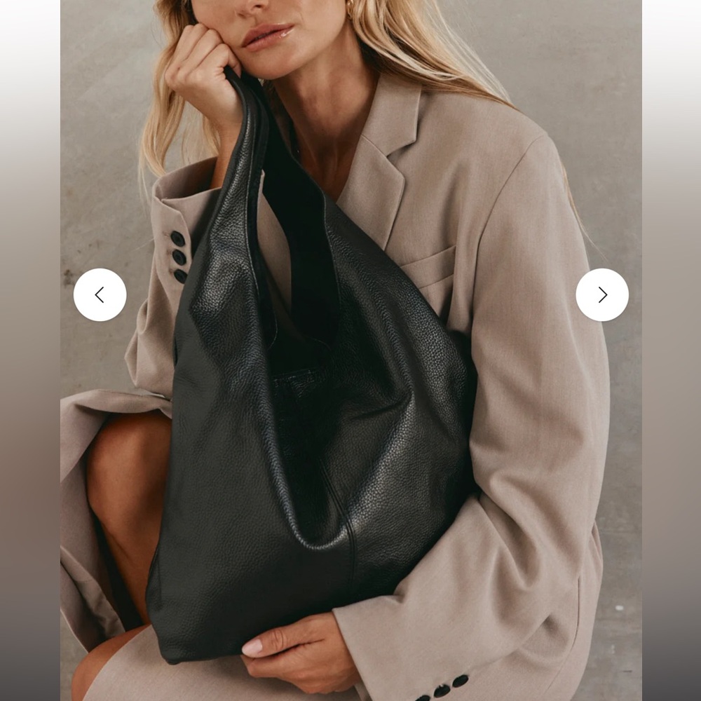 Chic Black Leather Shoulder Bag